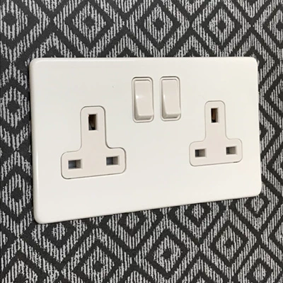Contemporary Screwless High Gloss White Switched Plug Socket