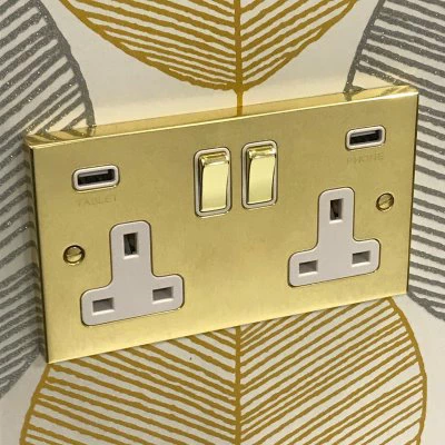 Edwardian Elite Polished Brass Plug Socket with USB Charging