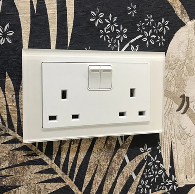 Crystal White Glass Switched Plug Socket