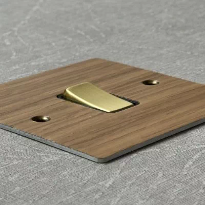 Flat Wood Veneer Oak | Polished Brass Profile